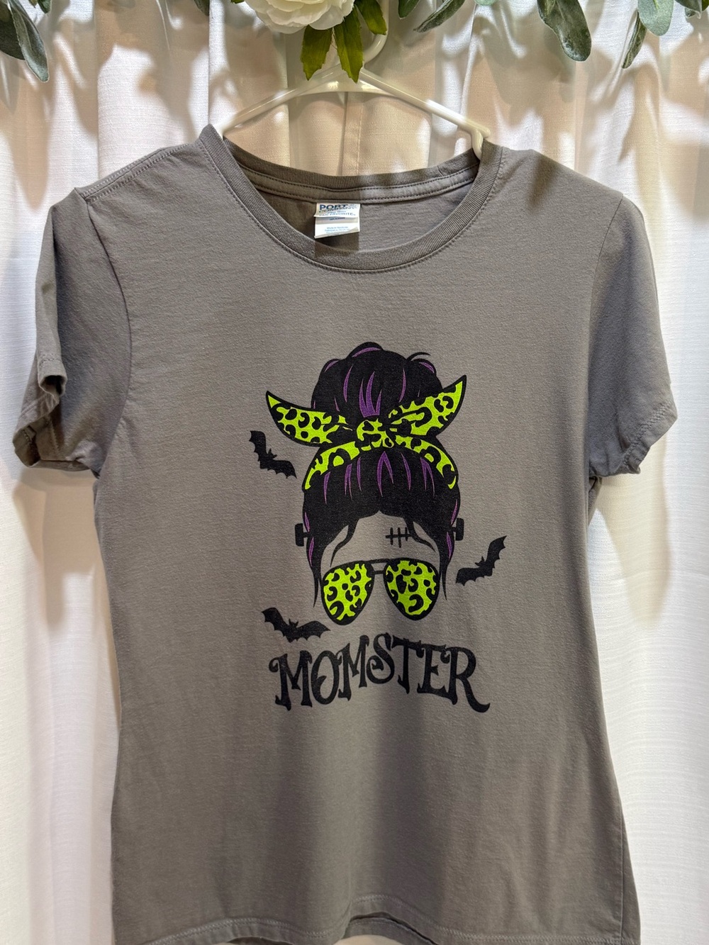 👻 Port & Company "Momster" Halloween Graphic Tee - Size S